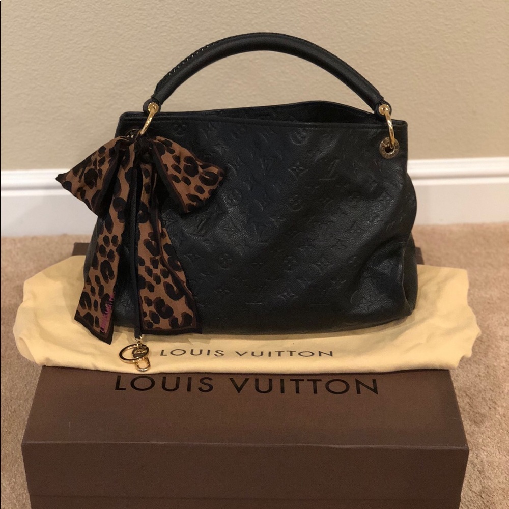 Louis Vuitton Artsy MM